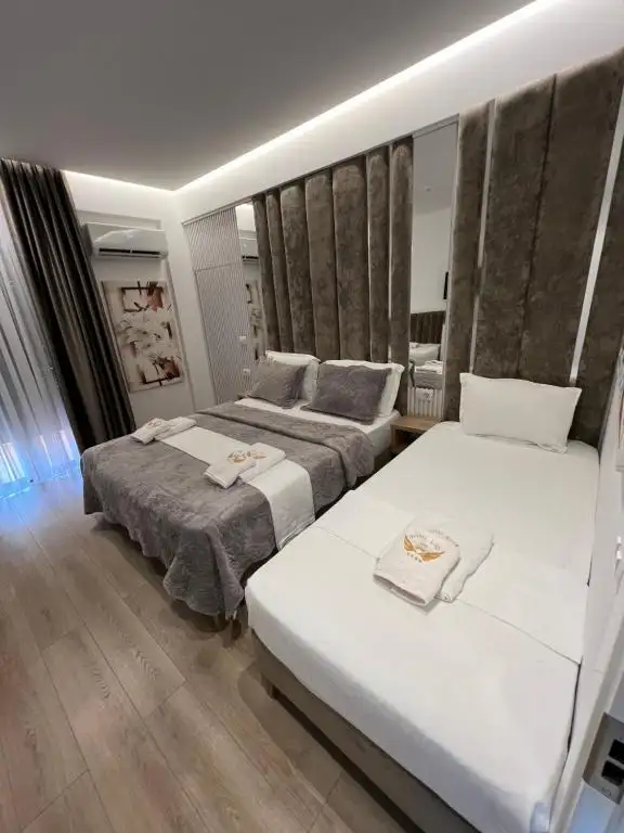 Deluxe Family Room image 7