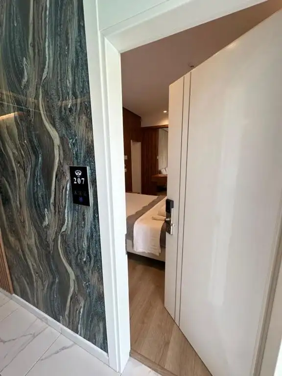 Superior King Room image 14