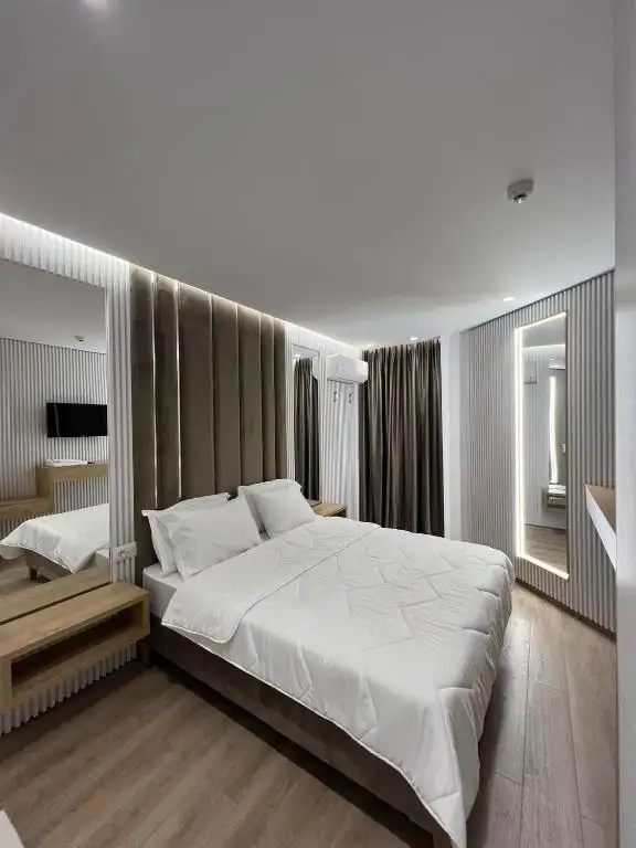 Superior King Room image 23