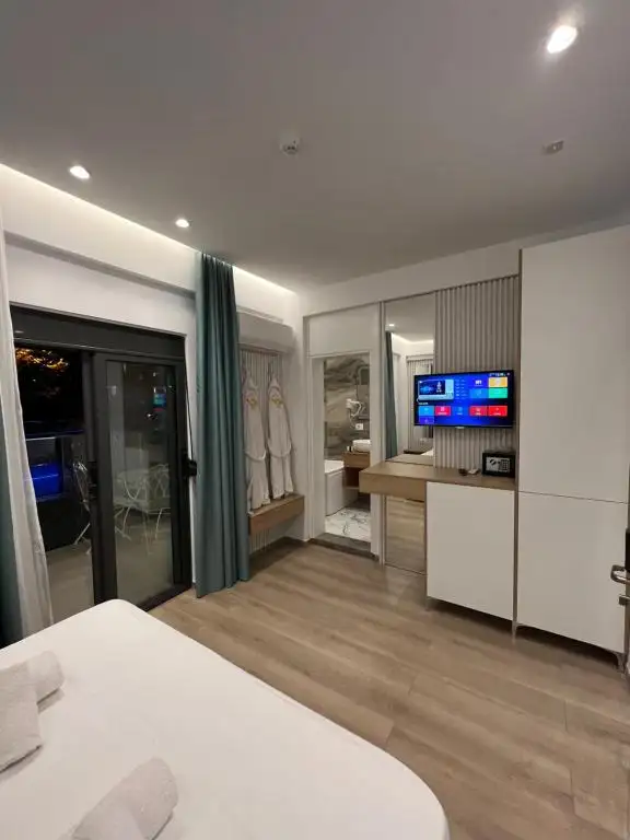 Superior King Room with Jacuzzi image 15