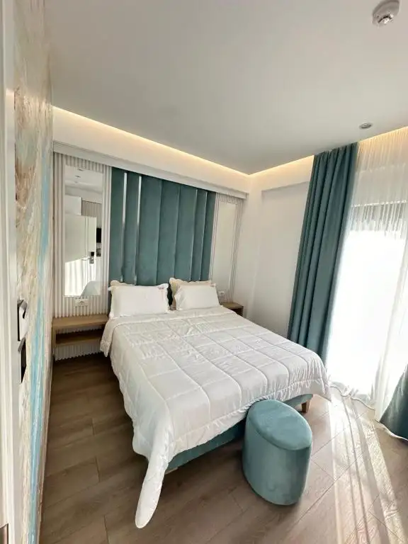 Superior King Room with Jacuzzi image 12