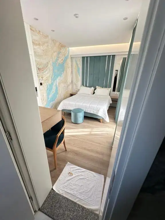 Superior King Room with Jacuzzi image 10