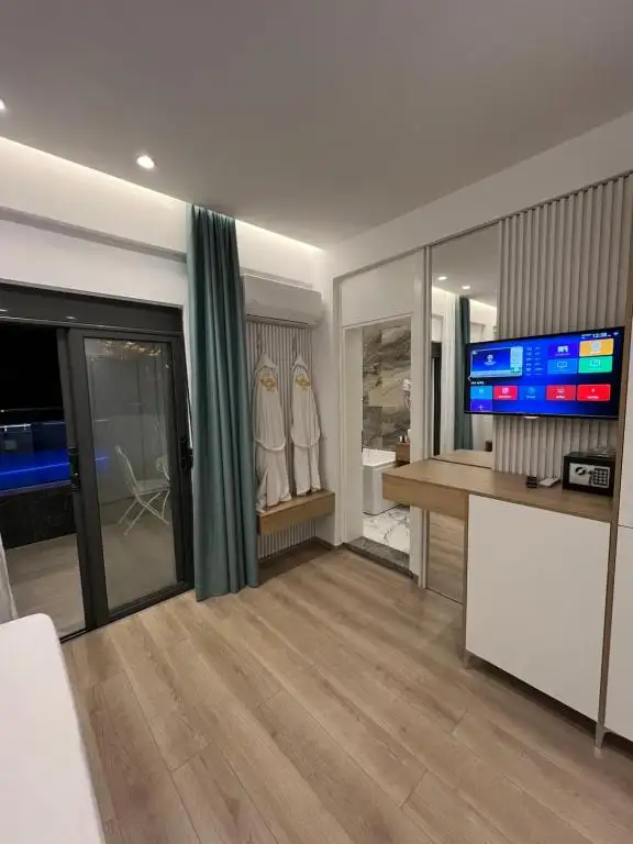 Superior King Room with Jacuzzi image 6