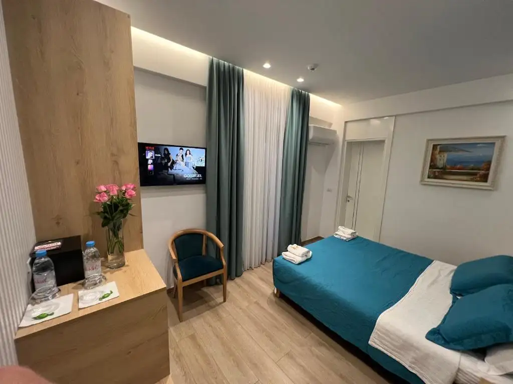 Superior King Room with Jacuzzi image 4