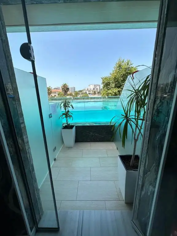 Superior King Room with Jacuzzi image 3