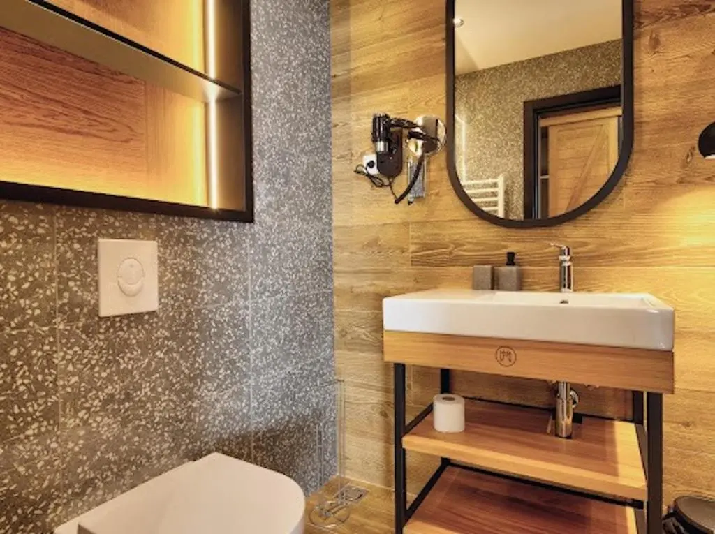 img_id_2390653.webp