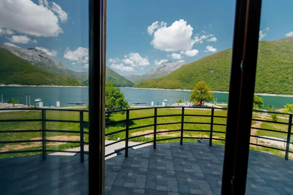 img_id_2379188.webp
