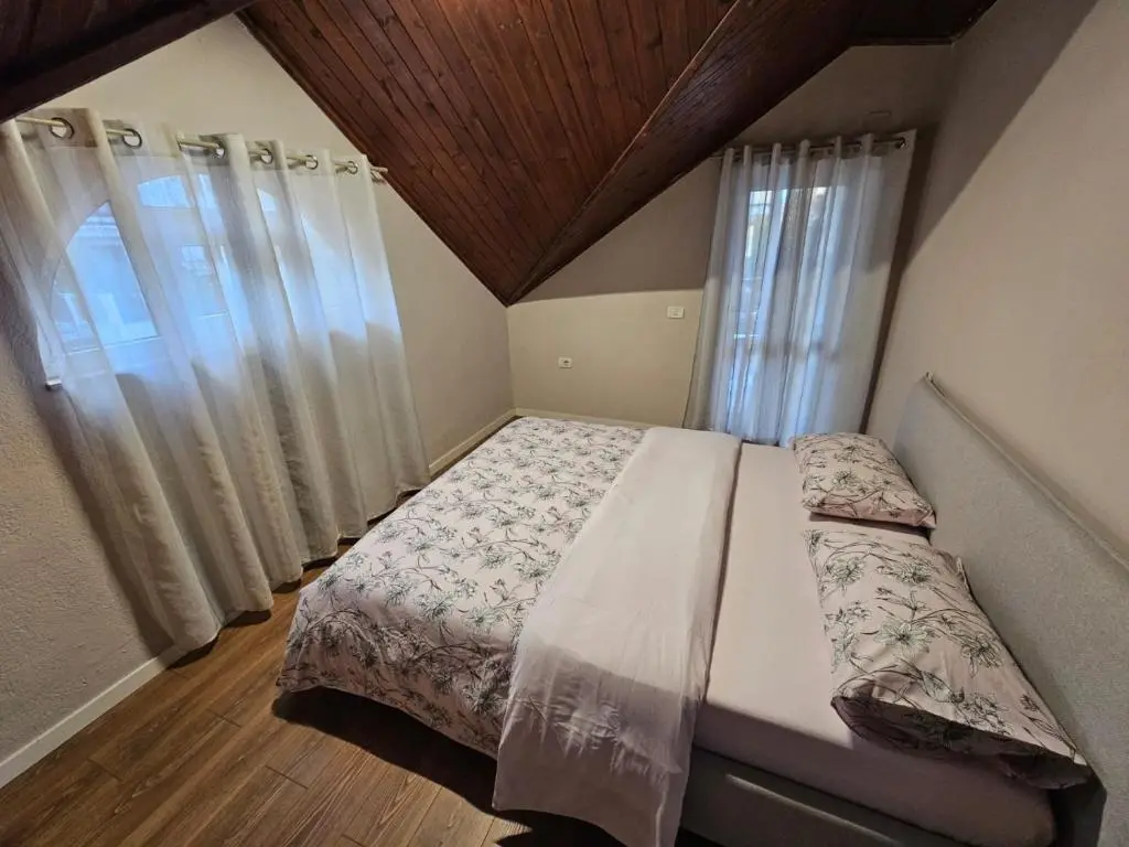 img_id_1705378.webp