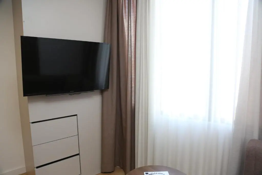 img_id_1403344.webp