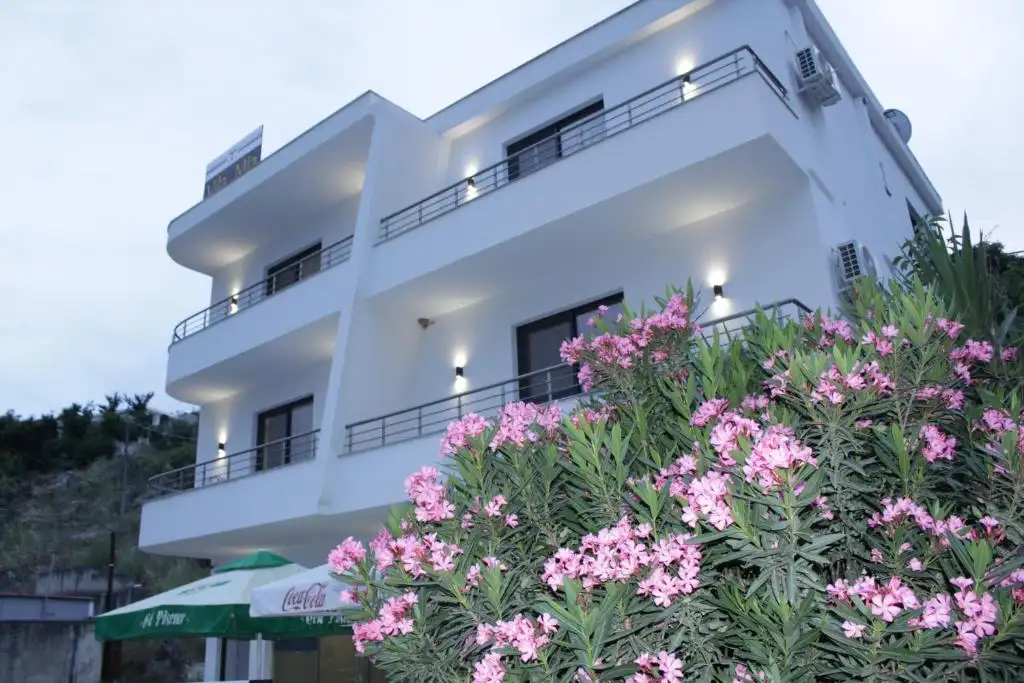 Triple Room with Balcony image 28