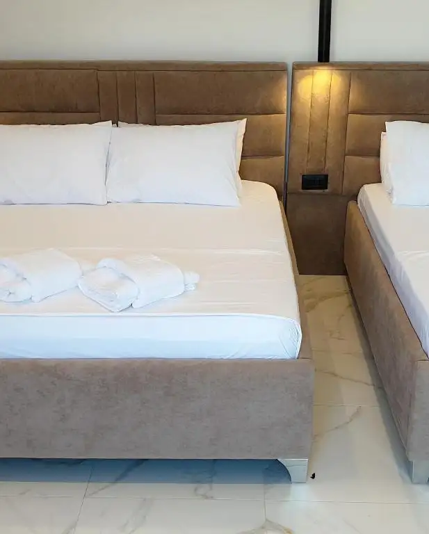 Triple Room with Balcony image 20