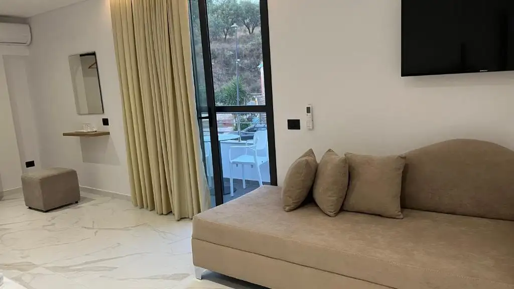 Triple Room with Balcony image 21