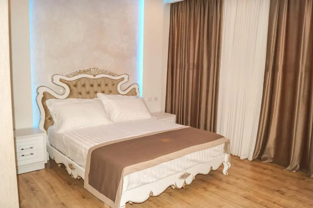 img_id_1044203.webp