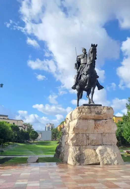img_id_1050701.webp