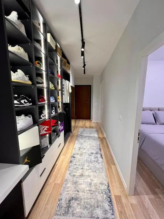 img_id_1049717.webp