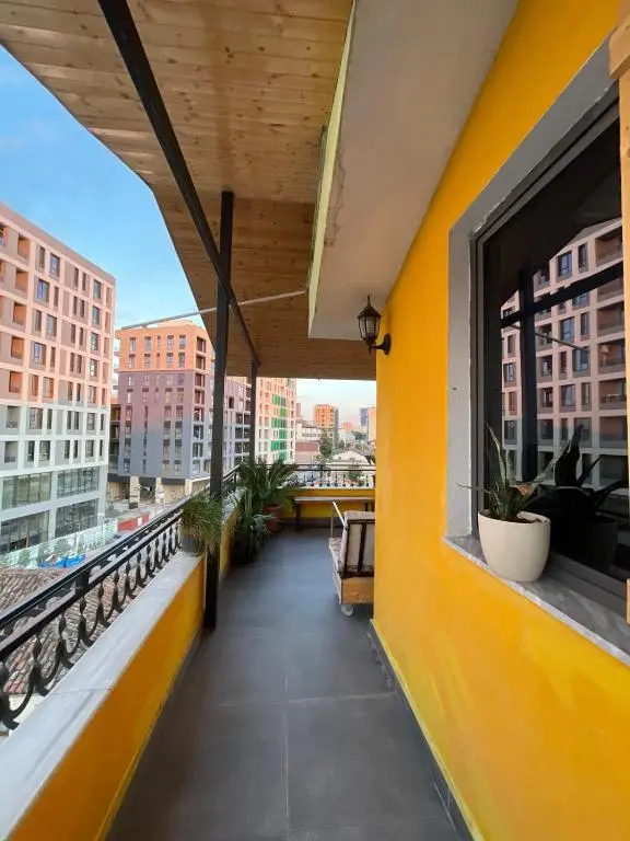 img_id_1004518.webp