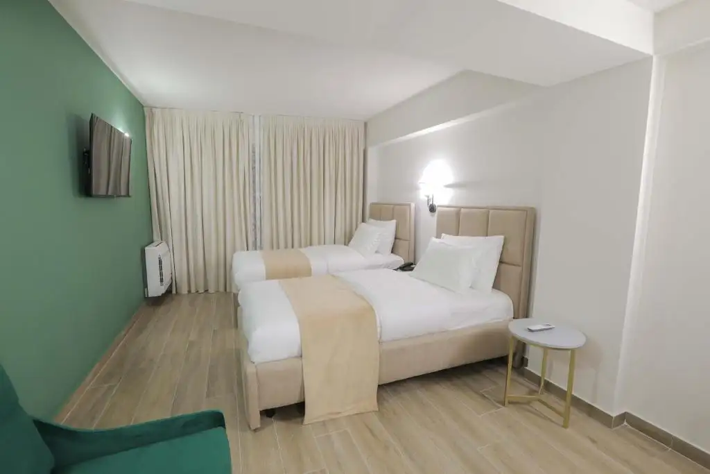 Deluxe Twin Room image 17