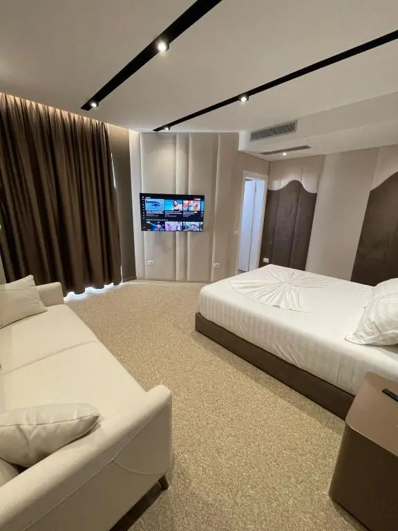 img_id_1003927.webp