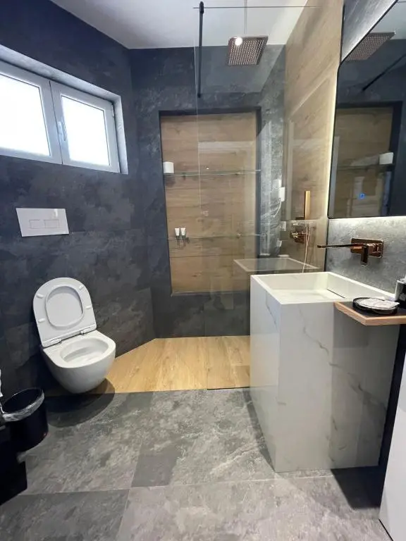 img_id_1003947.webp