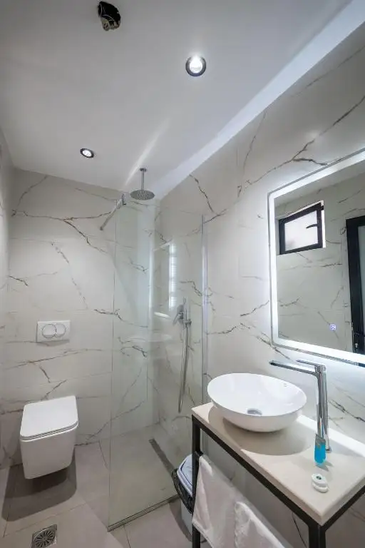 Double Room image 4