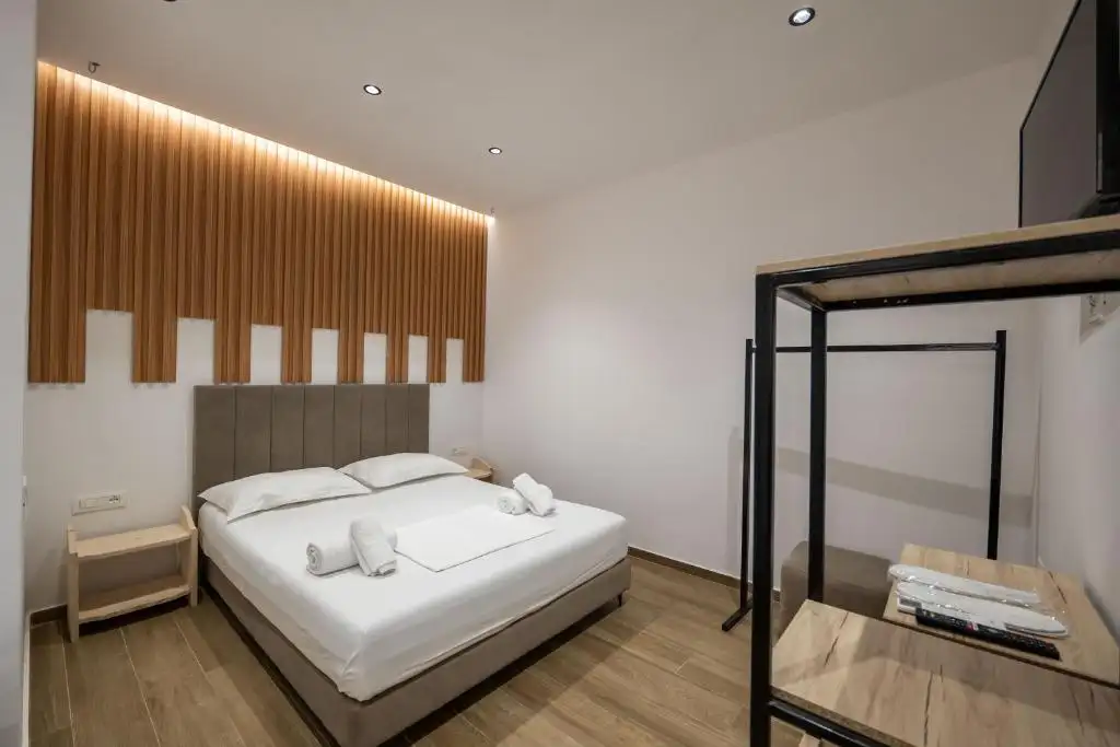 Double Room image 2