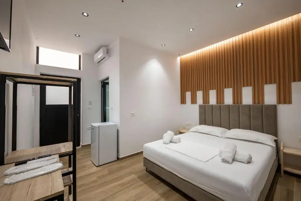 Double Room image 10