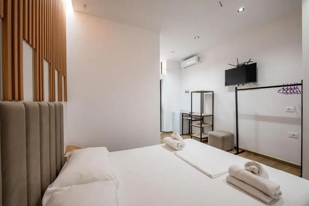 Double Room image 6