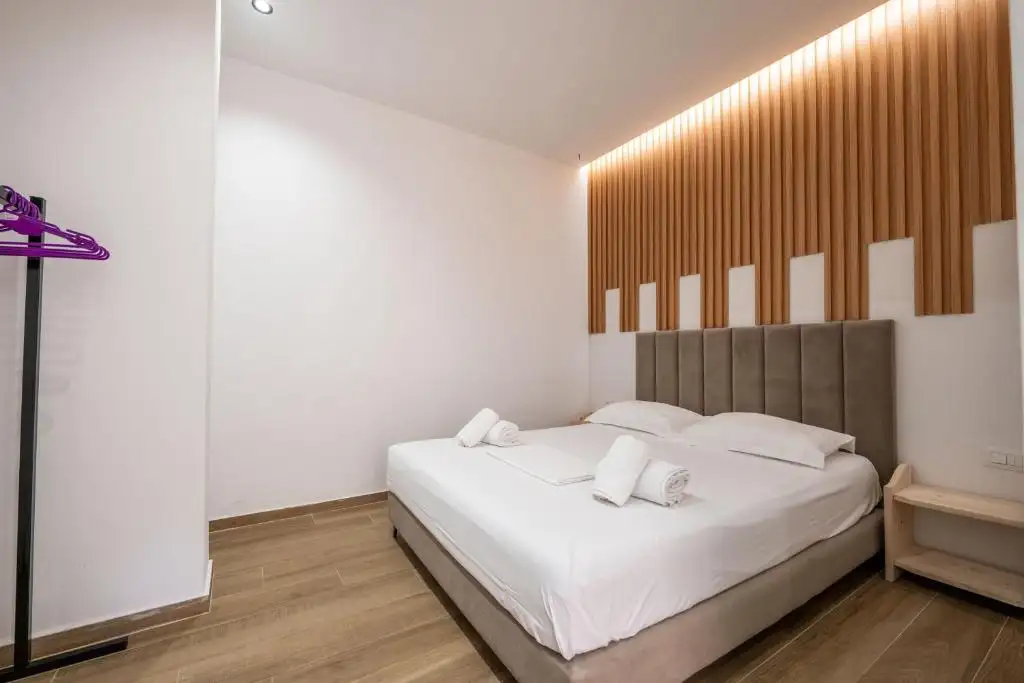 Double Room image 9