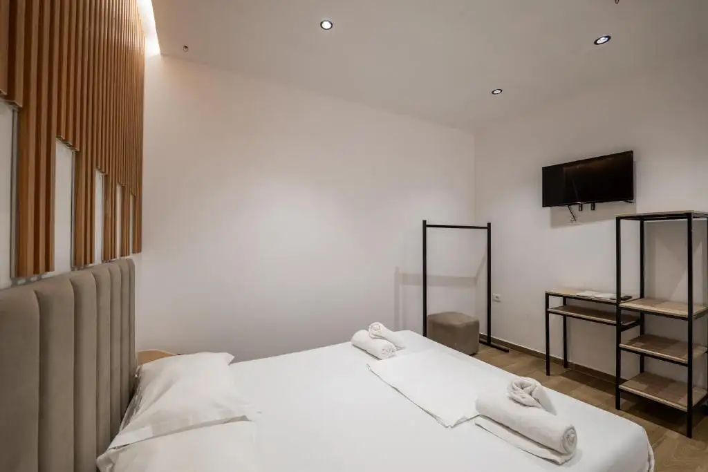 Double Room image 7