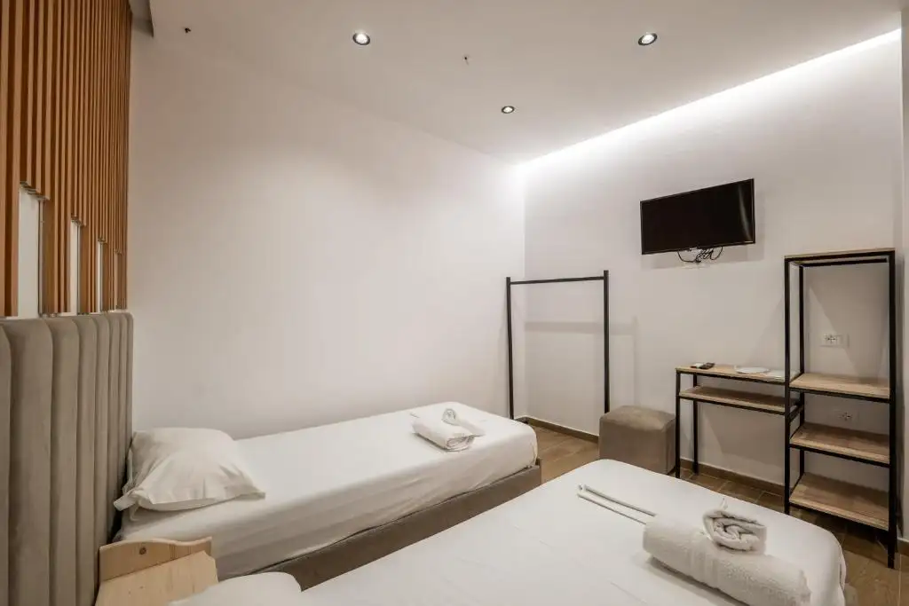 Double Room image 6