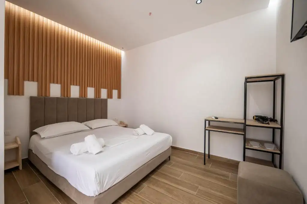 Double Room image 8