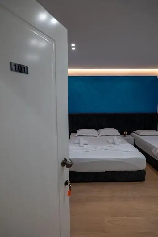 Triple Room with Balcony image 21