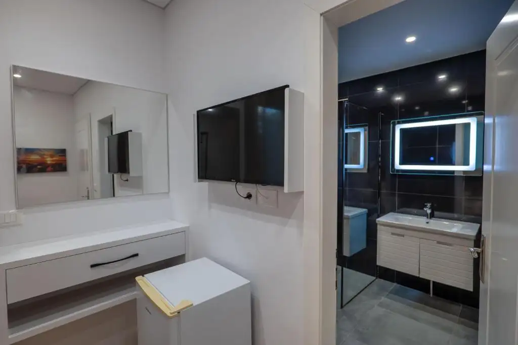 Triple Room with Balcony image 19