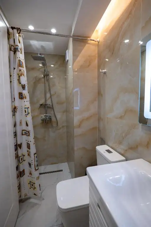 Triple Room with Balcony image 15
