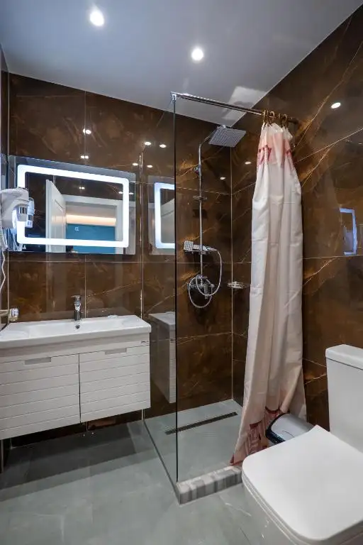 Triple Room with Balcony image 14