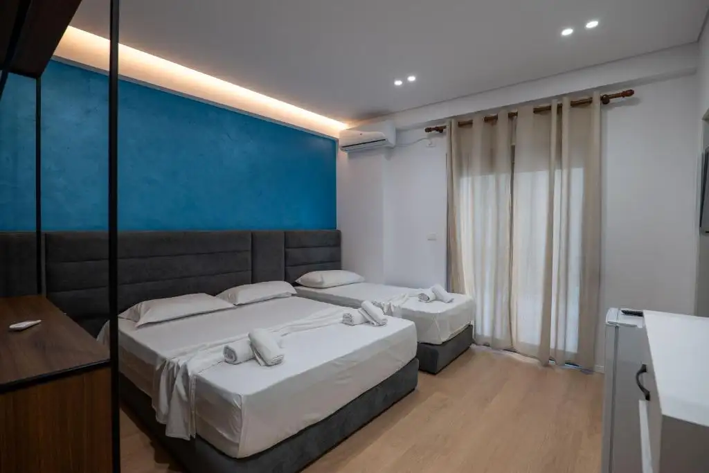 Triple Room with Balcony image 13