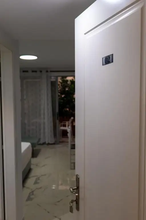 Basic Triple Room image 12