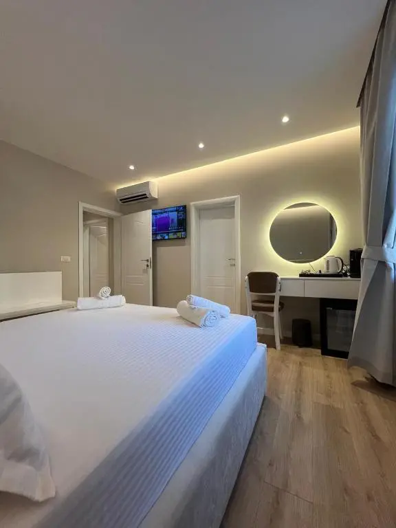 img_id_894843.webp