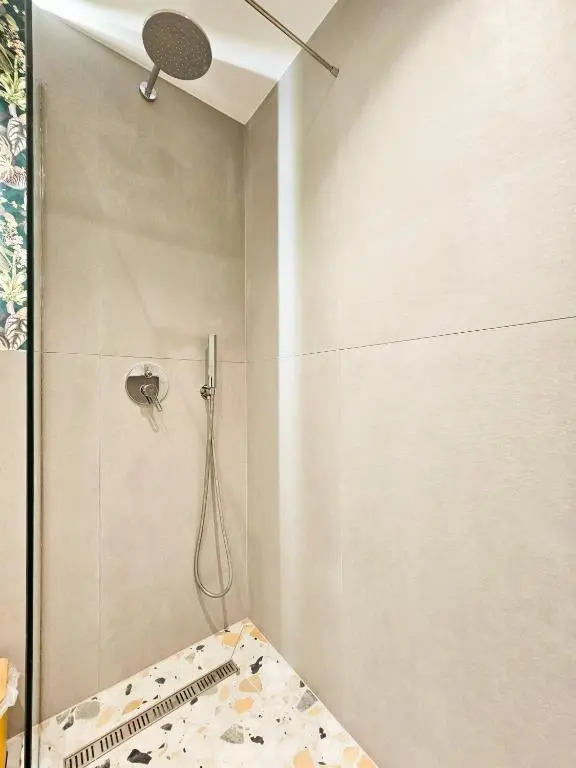 img_id_1690002.webp