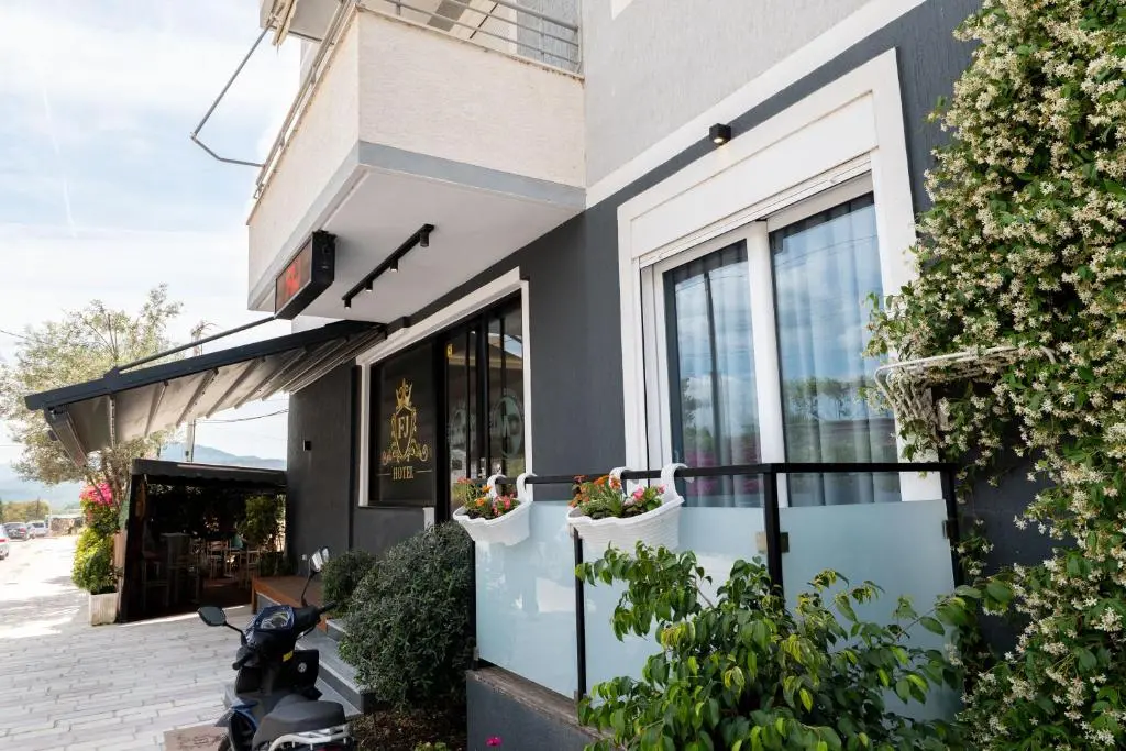 img_id_890302.webp