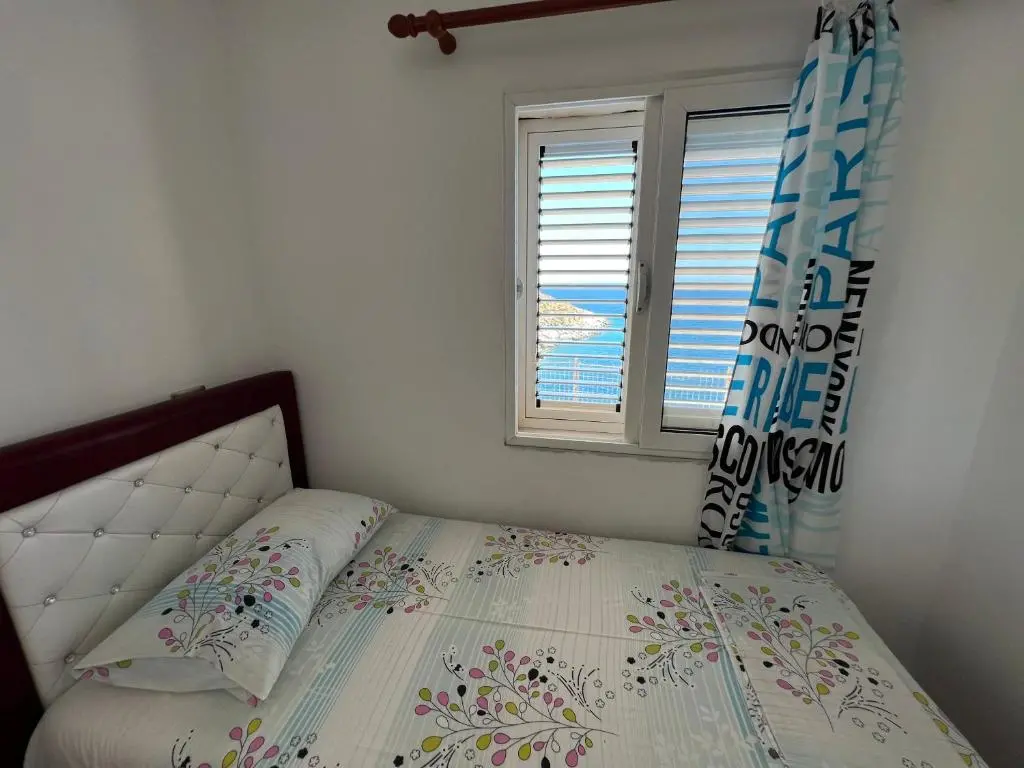 img_id_1037214.webp