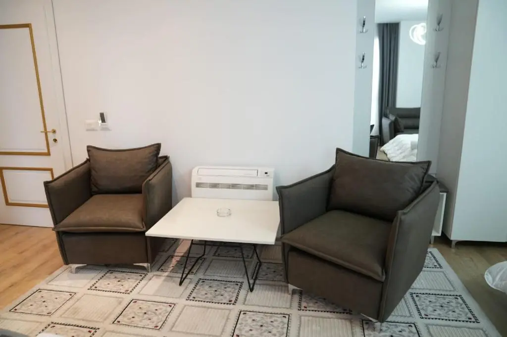 img_id_881007.webp