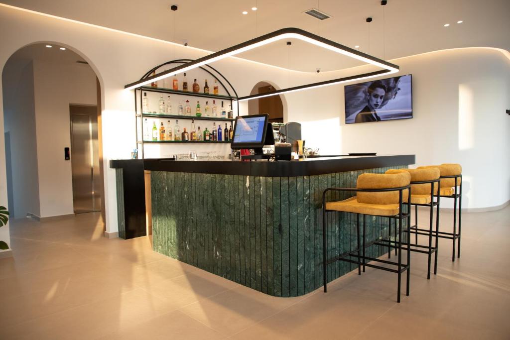 img_id_879174.jpg