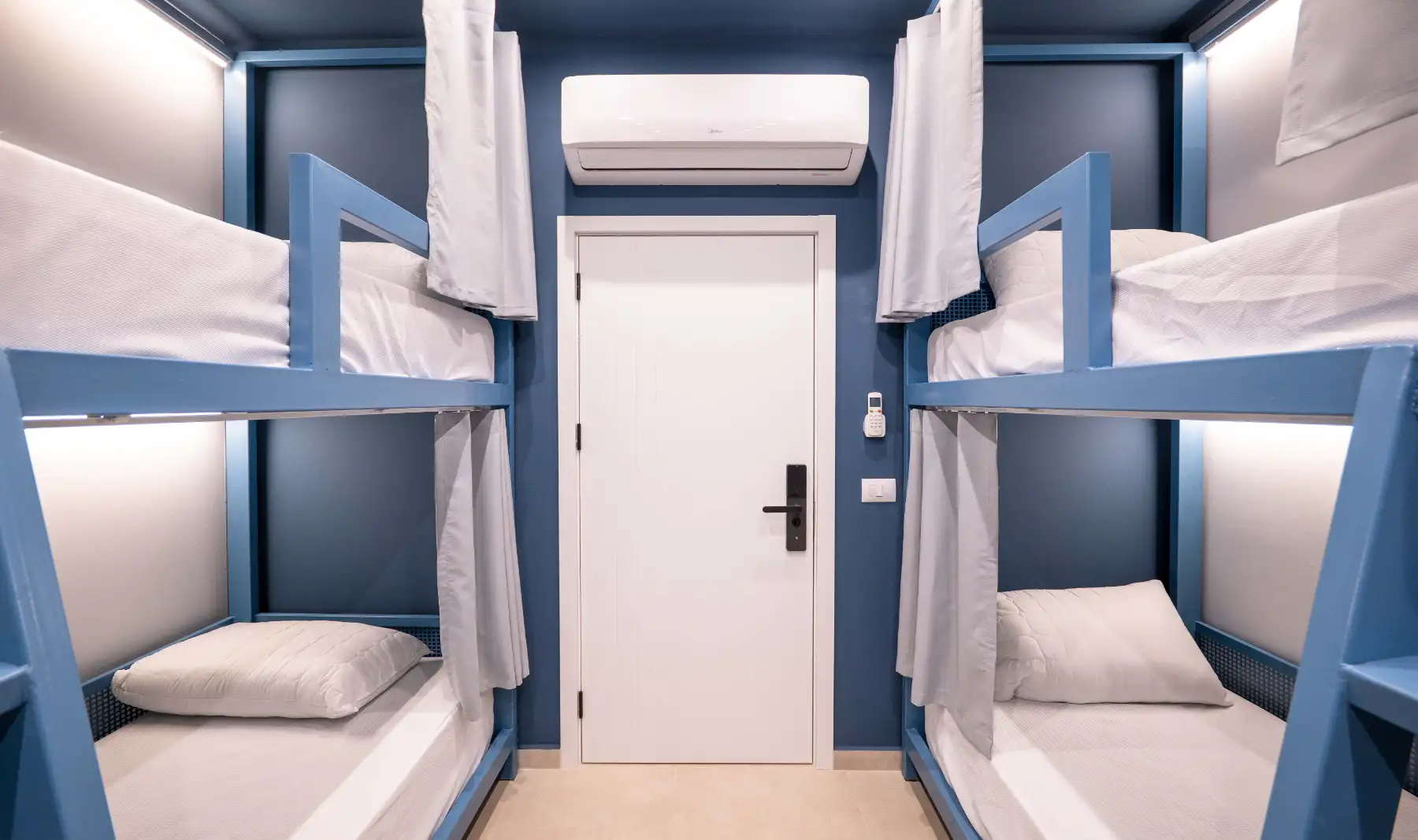 Bed in 8-Bed Mixed Dormitory Room image 3