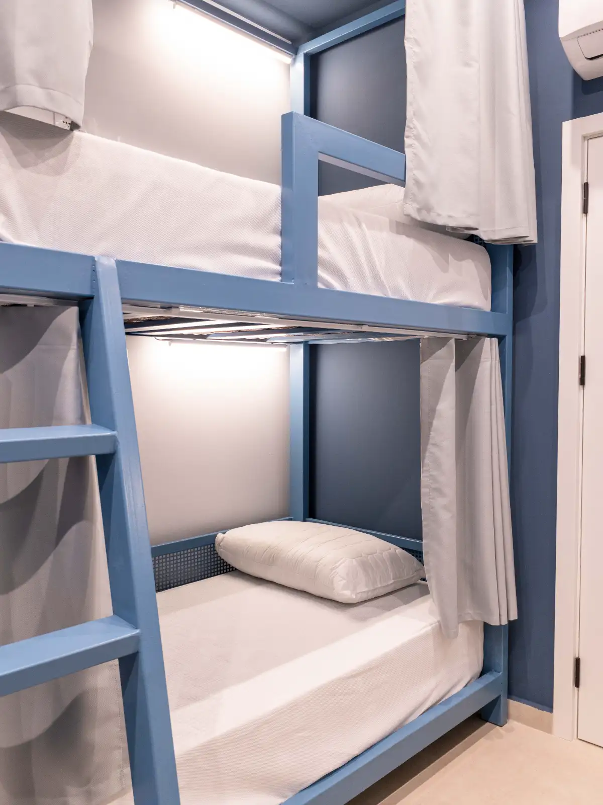Bed in 8-Bed Mixed Dormitory Room image 4
