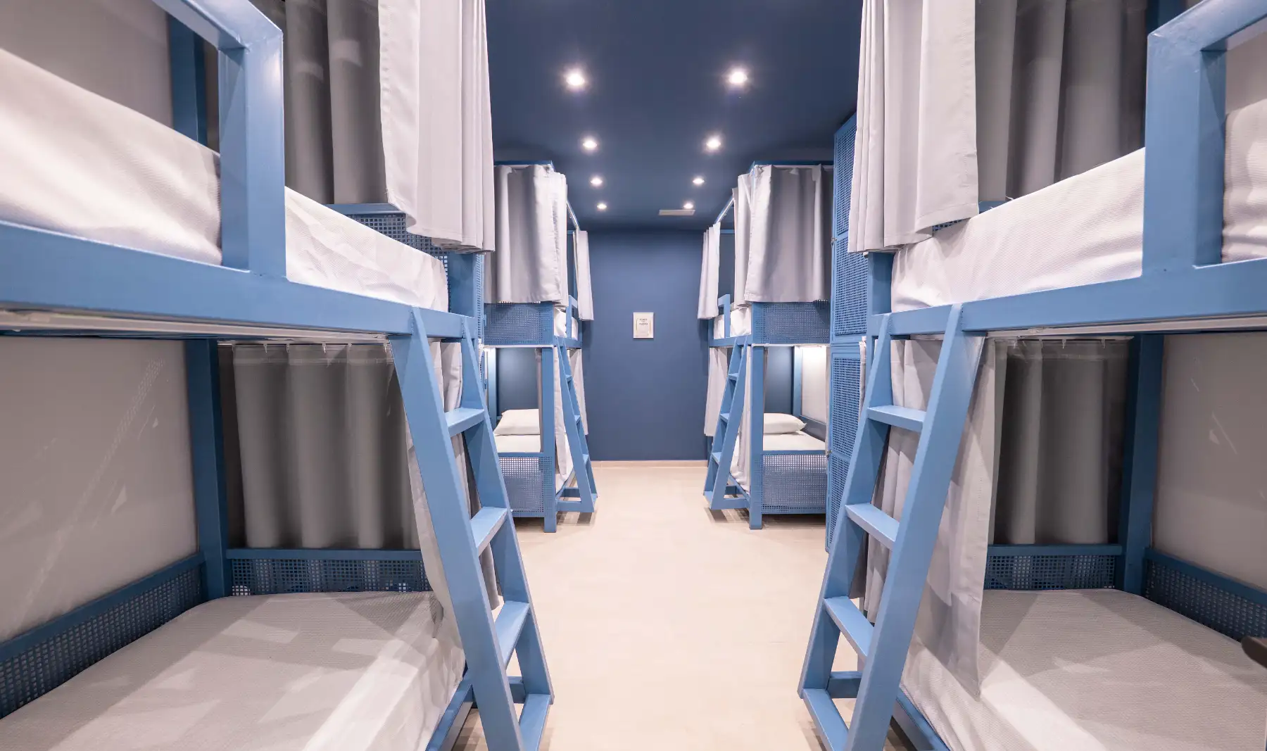 Bed in 8-Bed Mixed Dormitory Room image 10