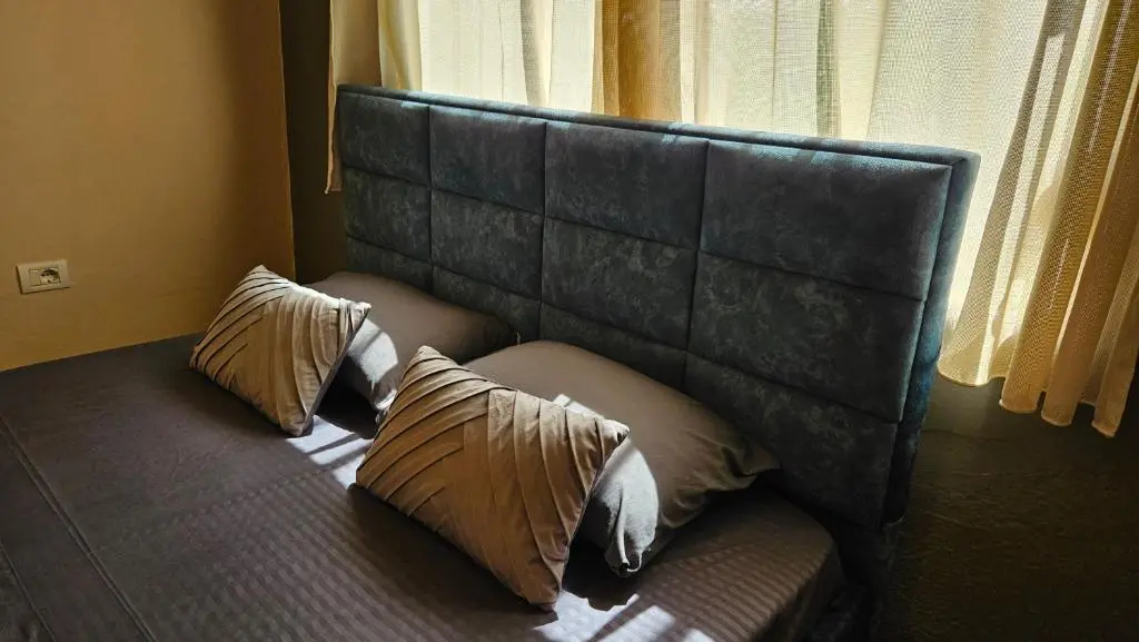 img_id_1023834.webp