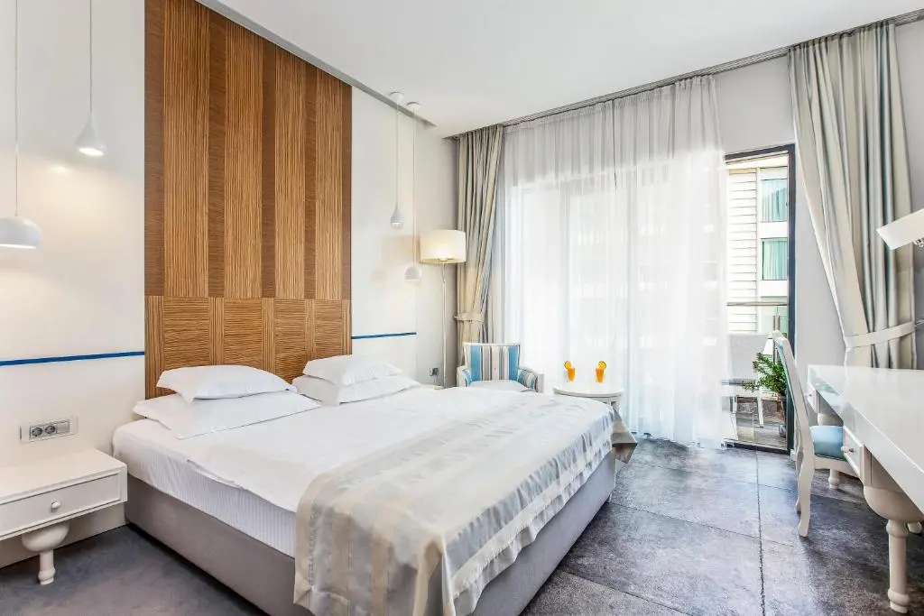 img_id_2243978.webp