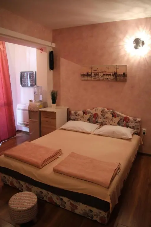 img_id_2241807.webp