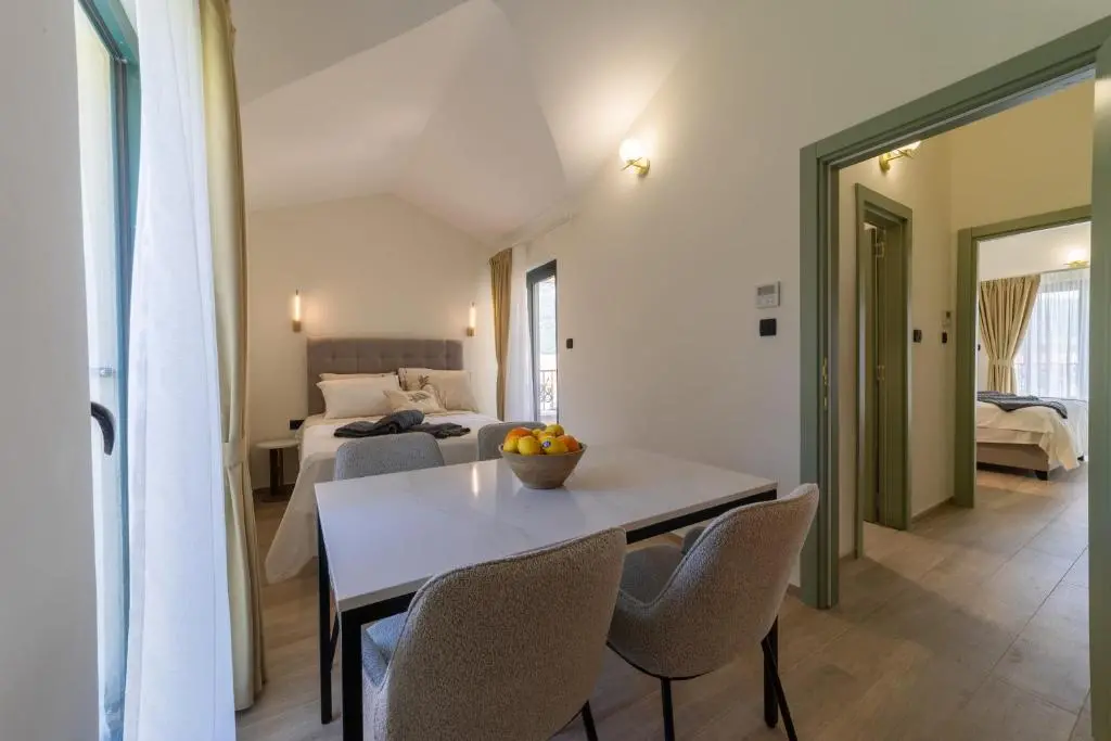 img_id_2240221.webp